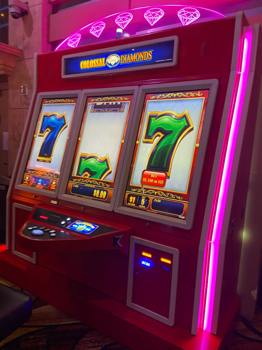 Revolution کیسینو میں سلاٹ کھیلنا شروع کریں۔